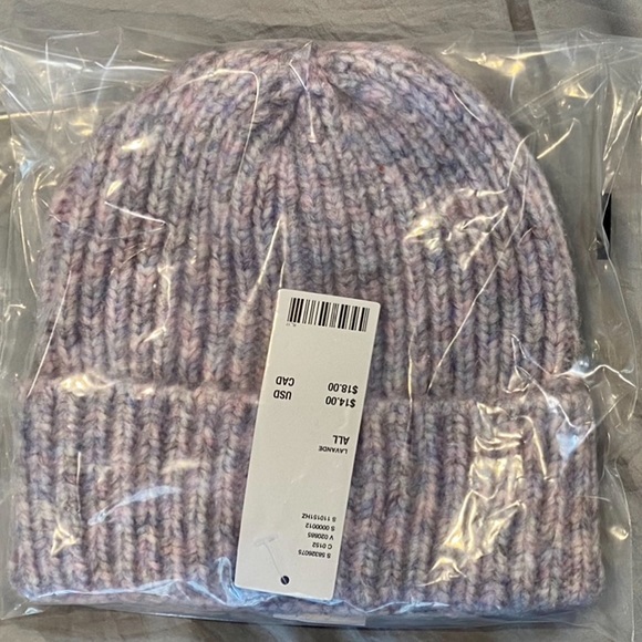 URBAN OUTFITTERS lavender beanie
NEW WITH TAGS - Picture 2 of 2